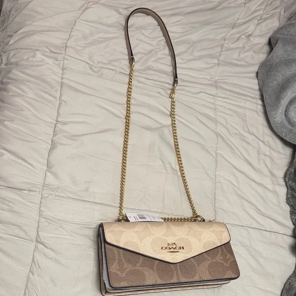 NEW COACH ENVELOPE CROSSBODY PURSE (color:Sand/tan) - Picture 5 of 11